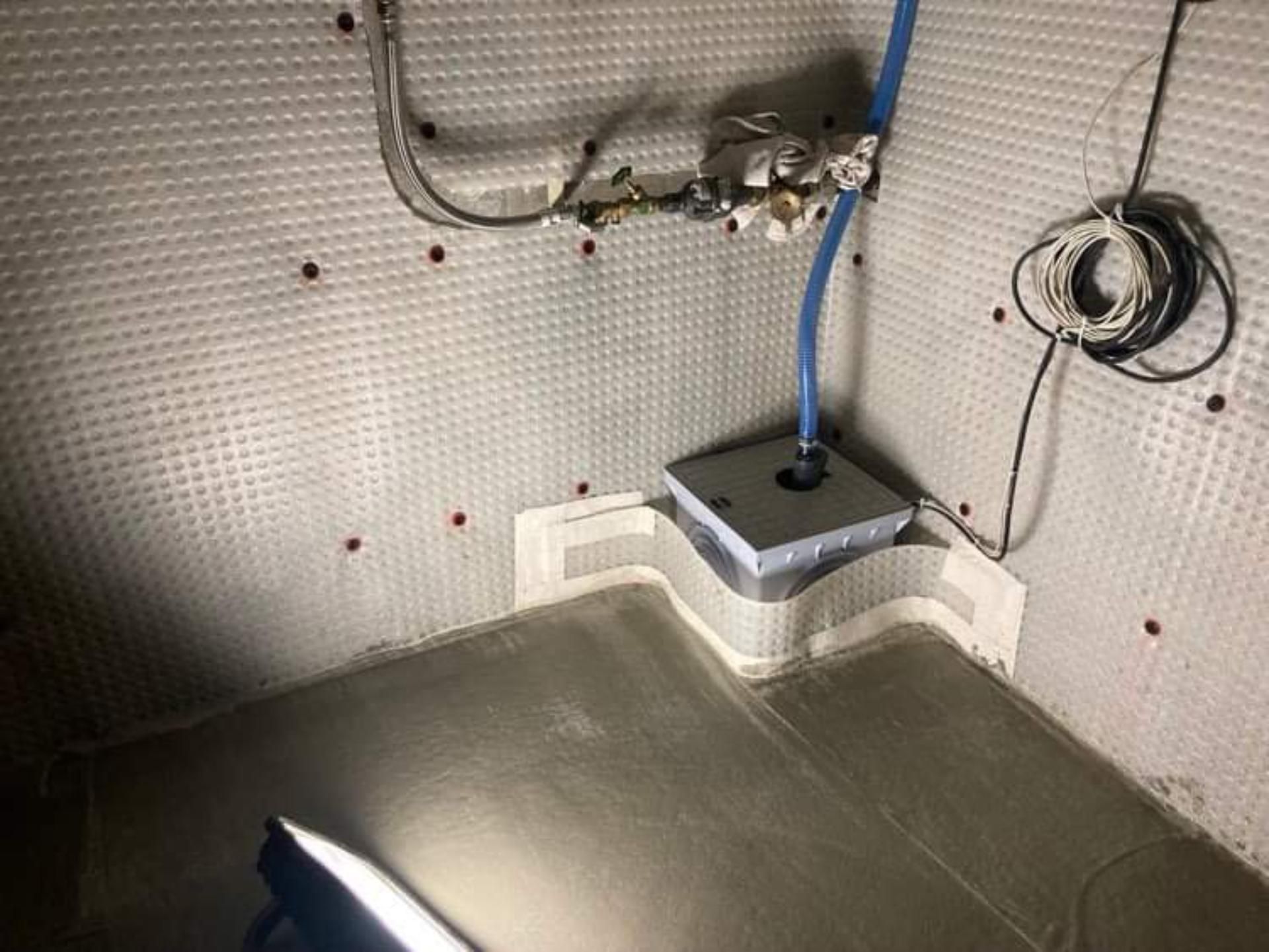 Kelderdrainage met pompput, uitgevoerd door Umor in Laakdal